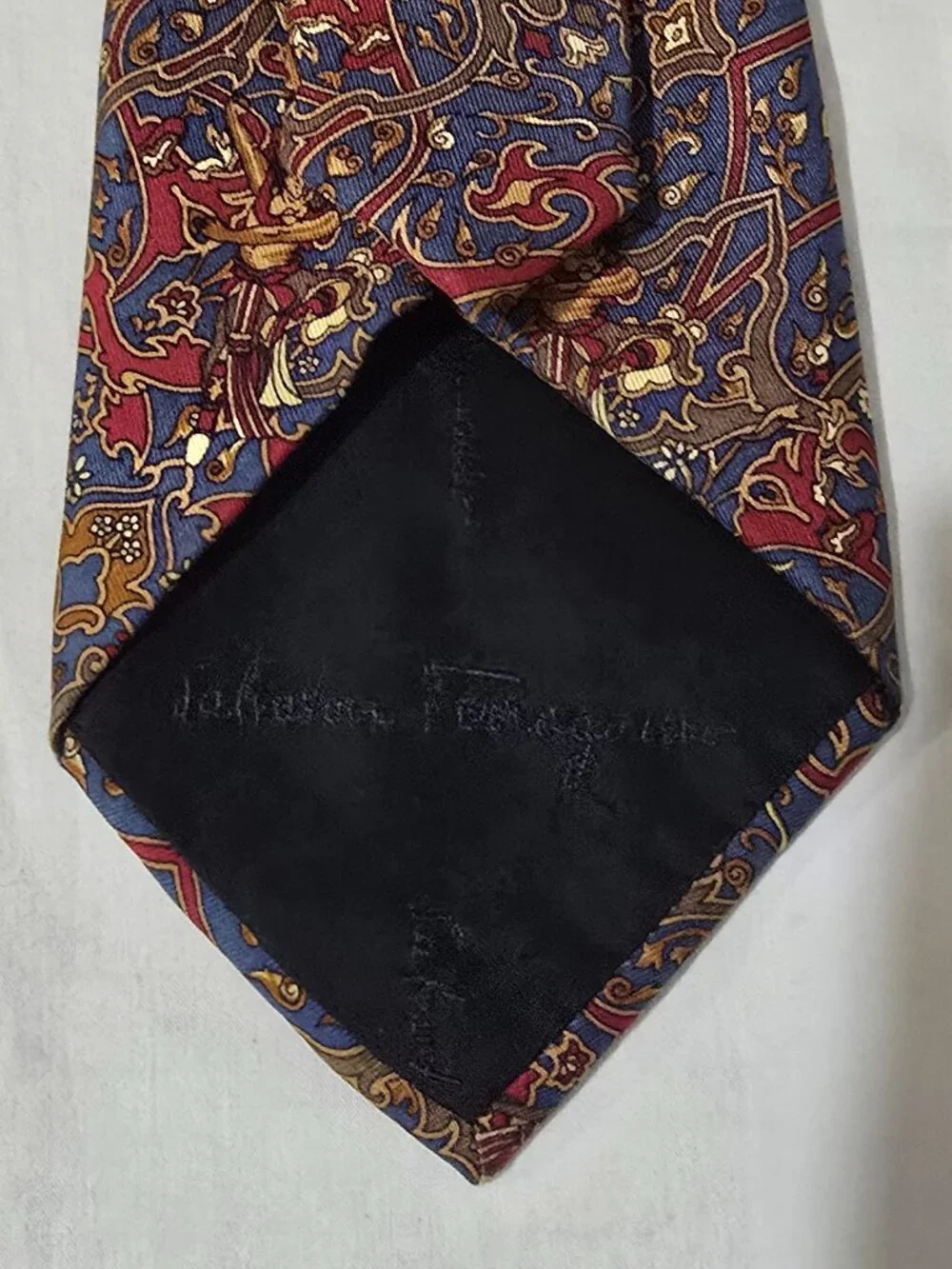 Salvatore Ferragamo Made in Italy 100% Silk Necktie Red Blue Gold Figural Scroll